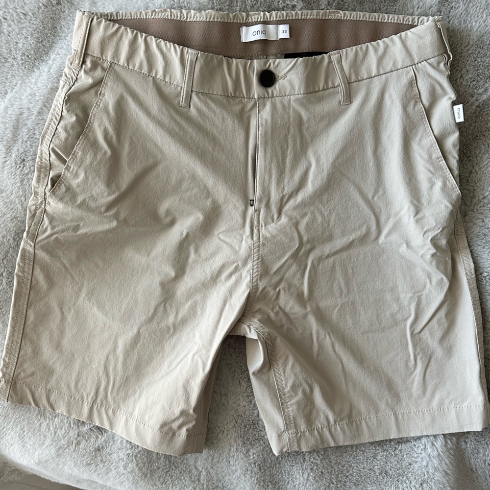Brand new Onia men’s shorts size 30 khaki 360 stretch short